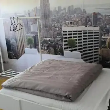 Privat Zimmer Mit Kleinem Balkon In Einer Apartment