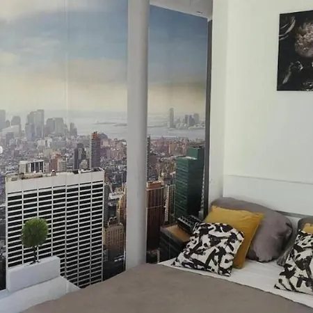 Apartment Privat Zimmer Mit Kleinem Balkon In Einer *